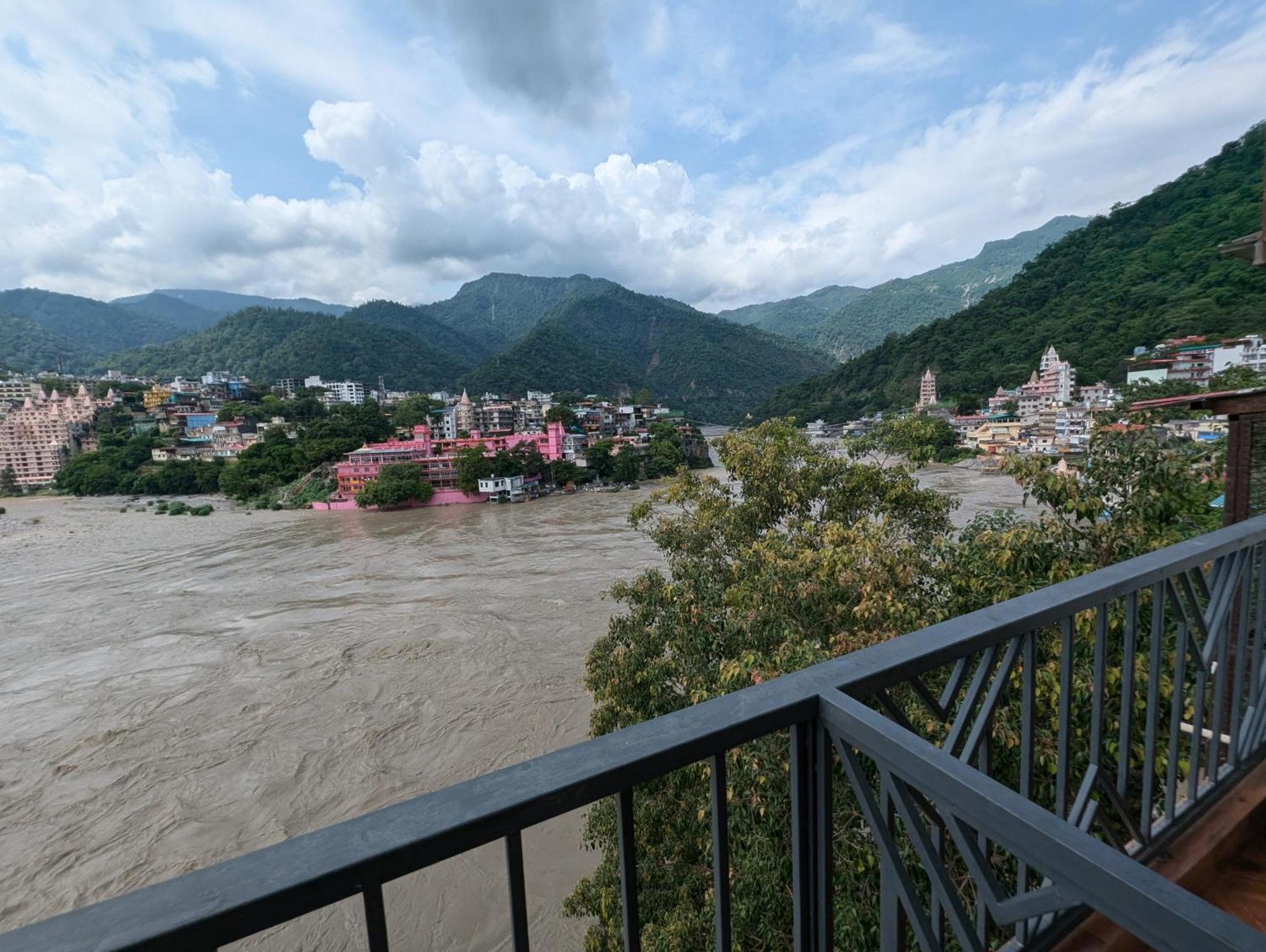 Albergue Joey'S By The Ganges Rishīkesh Exterior foto