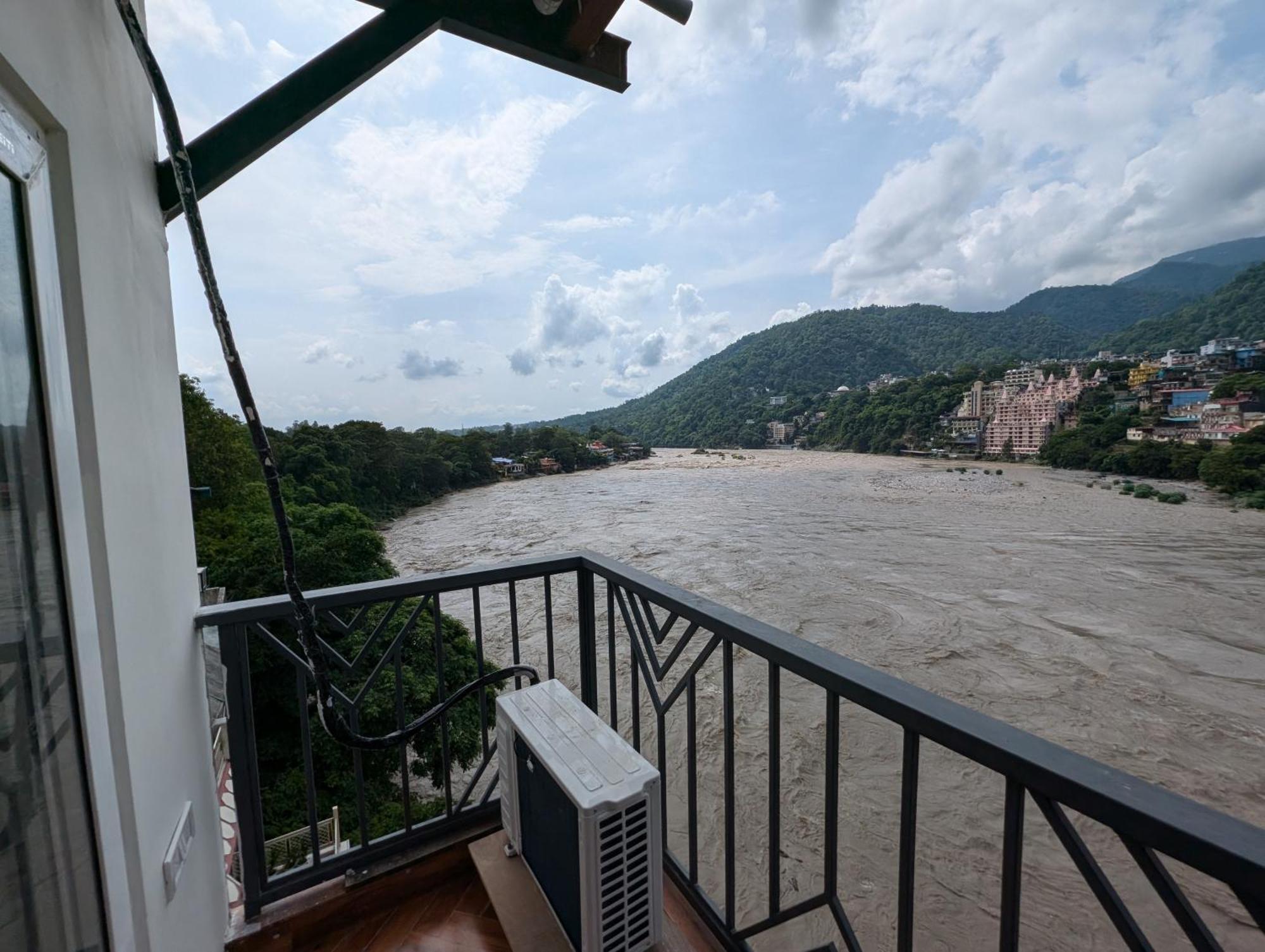 Albergue Joey'S By The Ganges Rishīkesh Exterior foto
