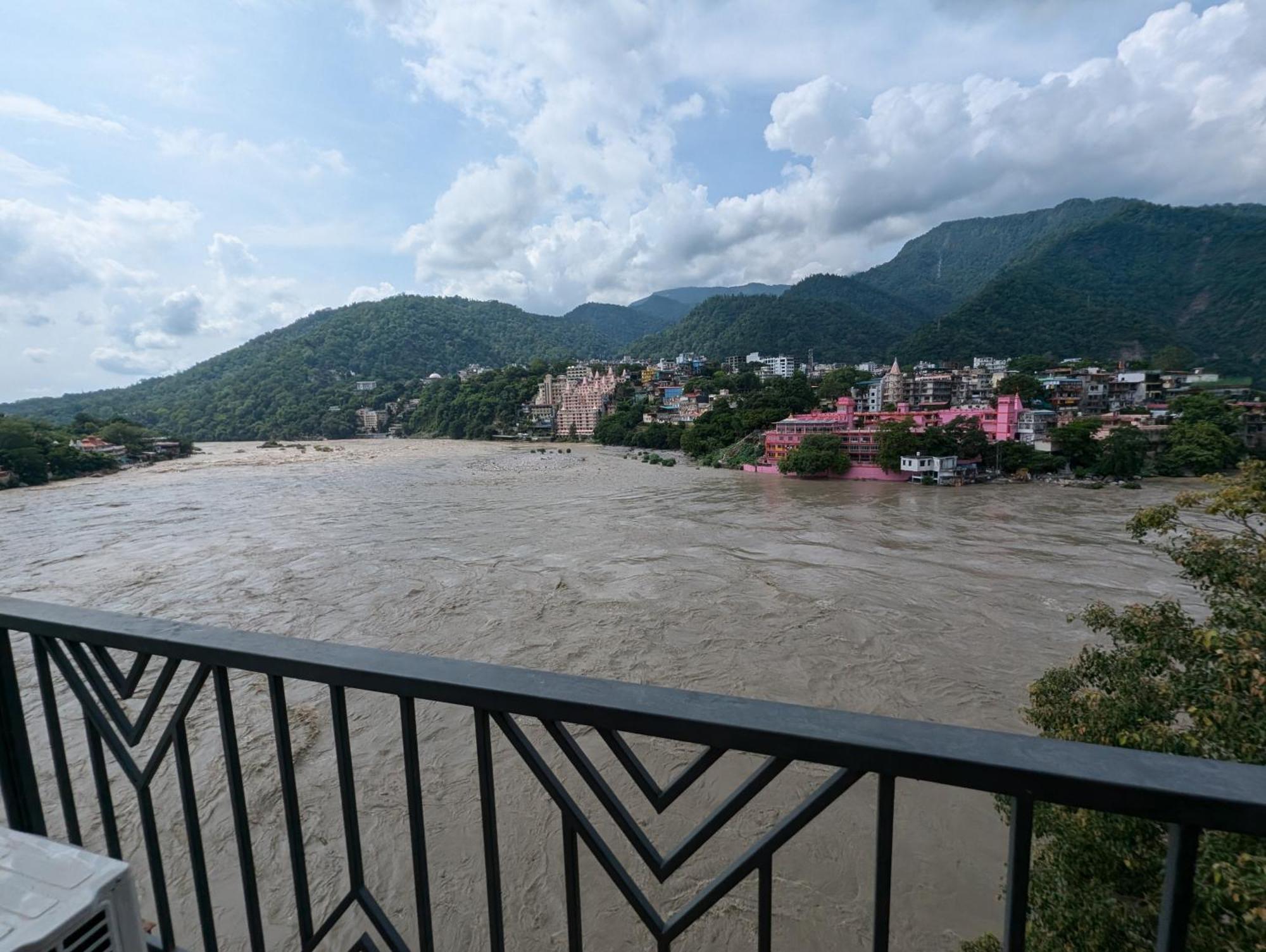 Albergue Joey'S By The Ganges Rishīkesh Exterior foto