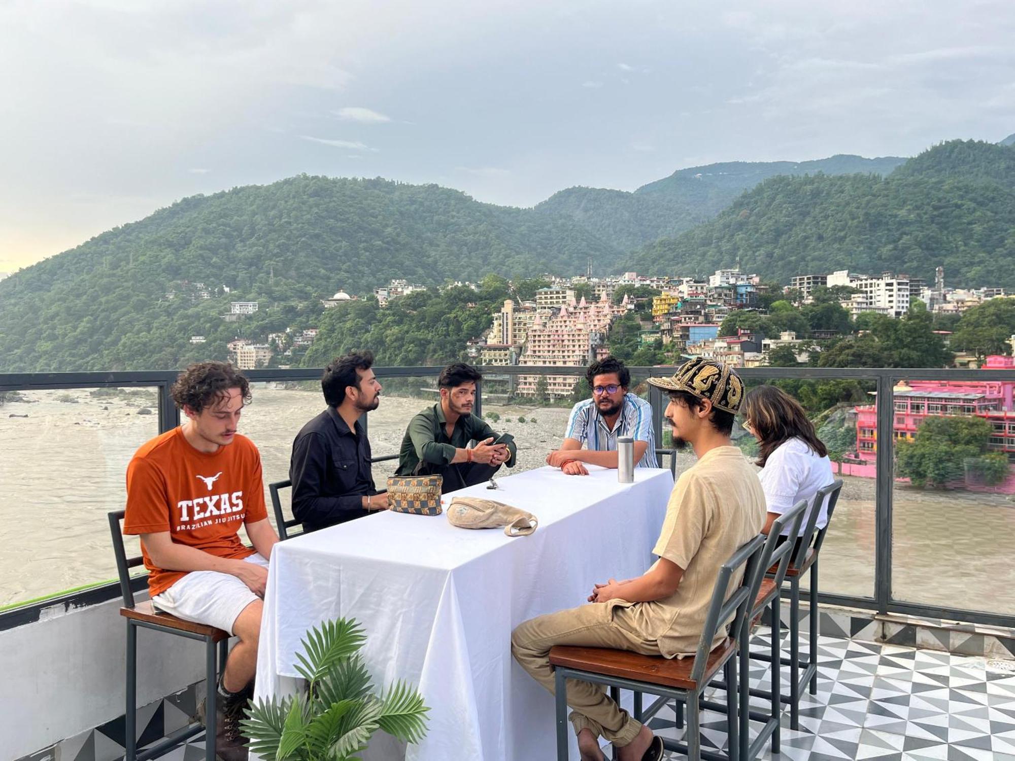 Albergue Joey'S By The Ganges Rishīkesh Exterior foto