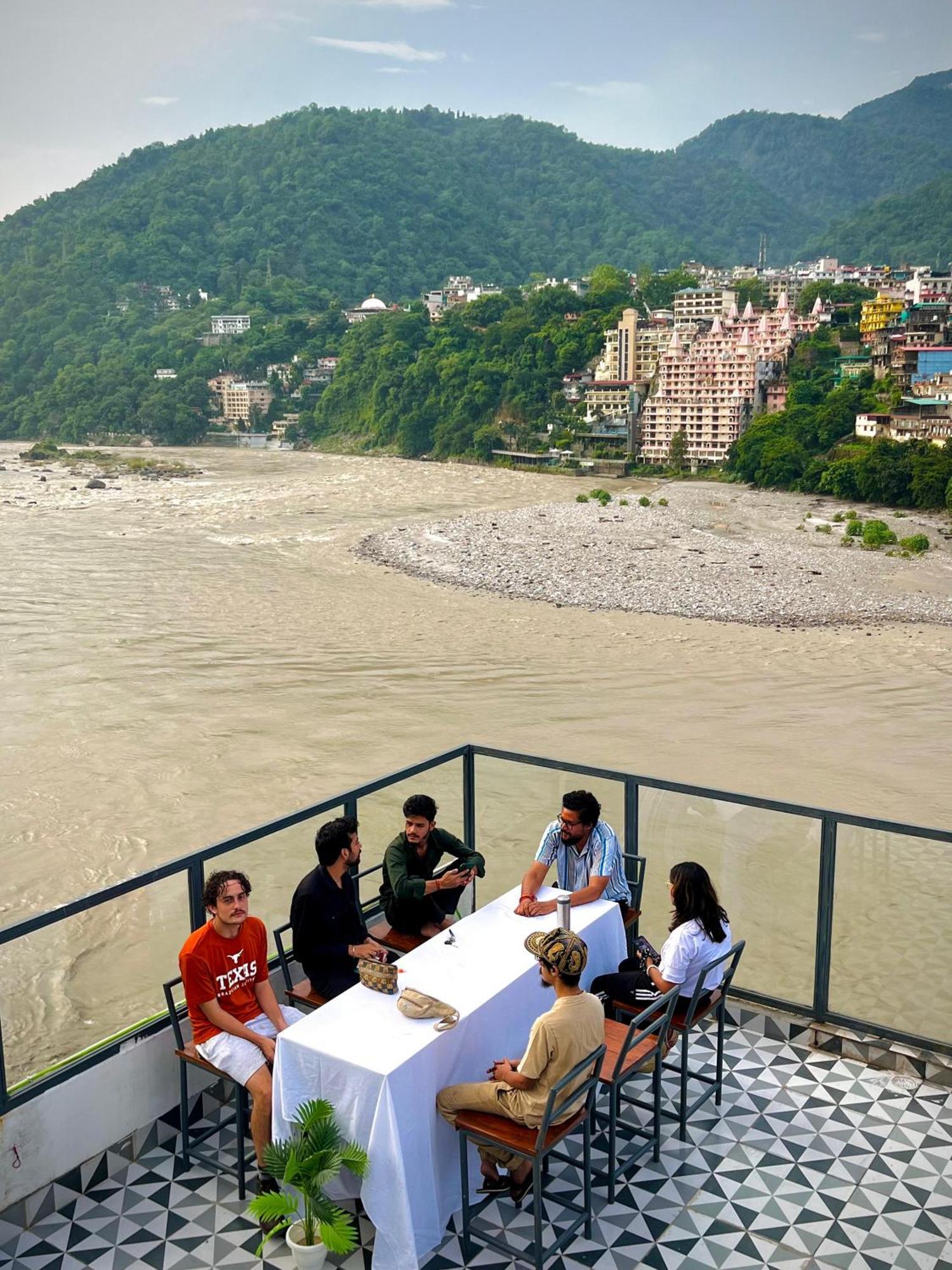 Albergue Joey'S By The Ganges Rishīkesh Exterior foto
