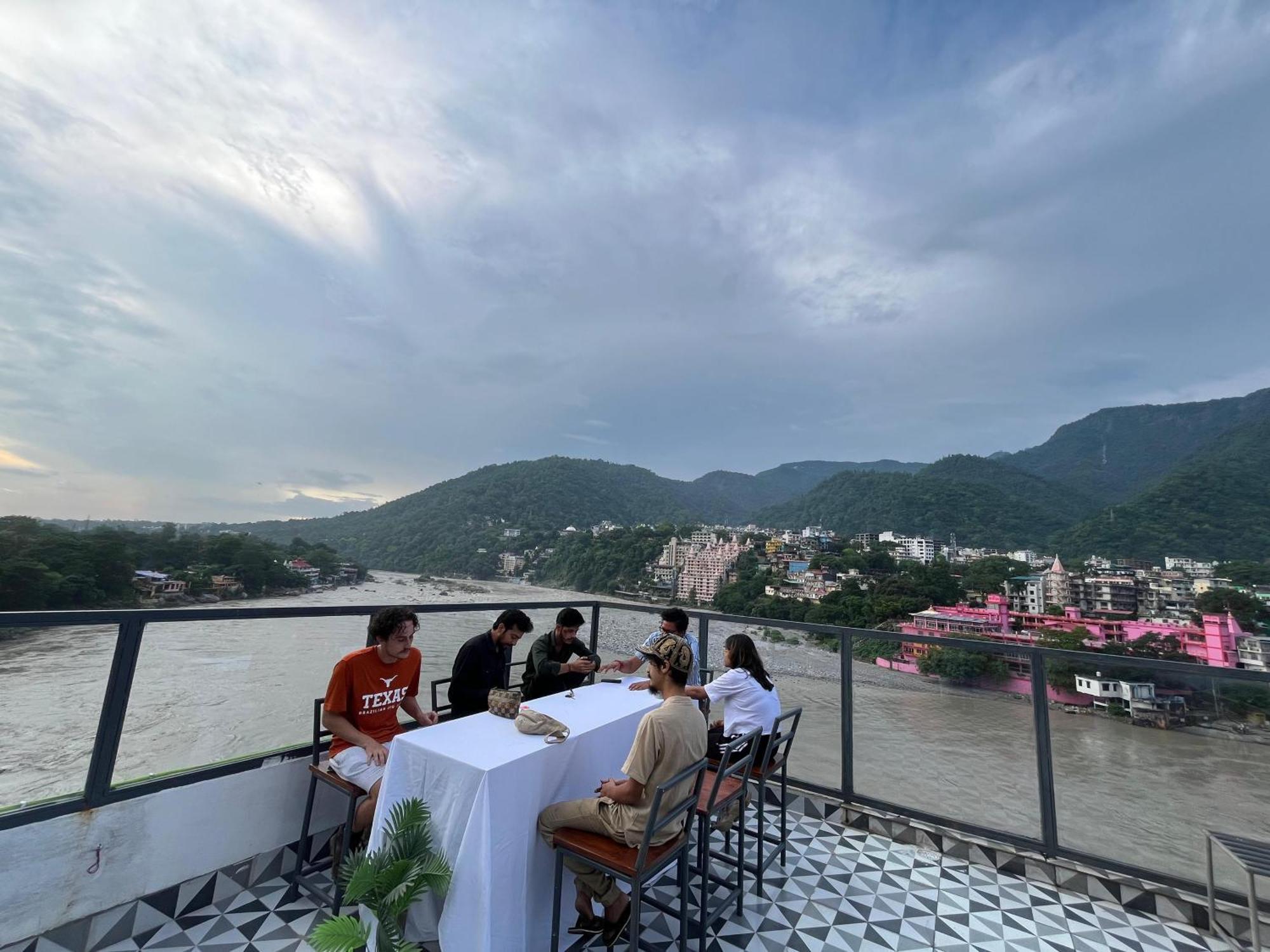 Albergue Joey'S By The Ganges Rishīkesh Exterior foto